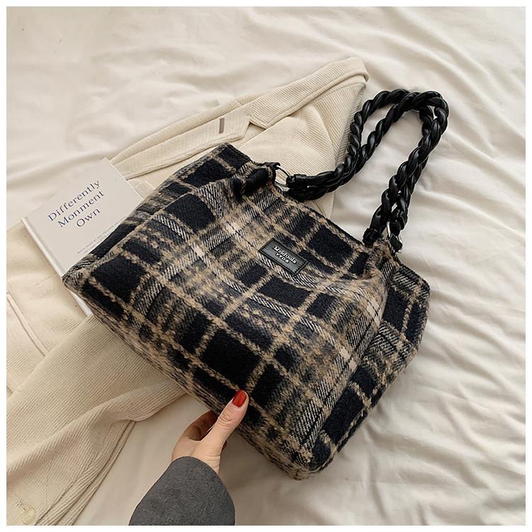 Large Capacity Plaid Street Style Tote Bag For Women With High-end Feel 2023 New Autumn Winter Handbag