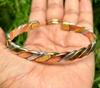 Ashtadhatu Verdrehtes Armband, Kupfer Messing Silber Armband, Spiritueller Schmuck