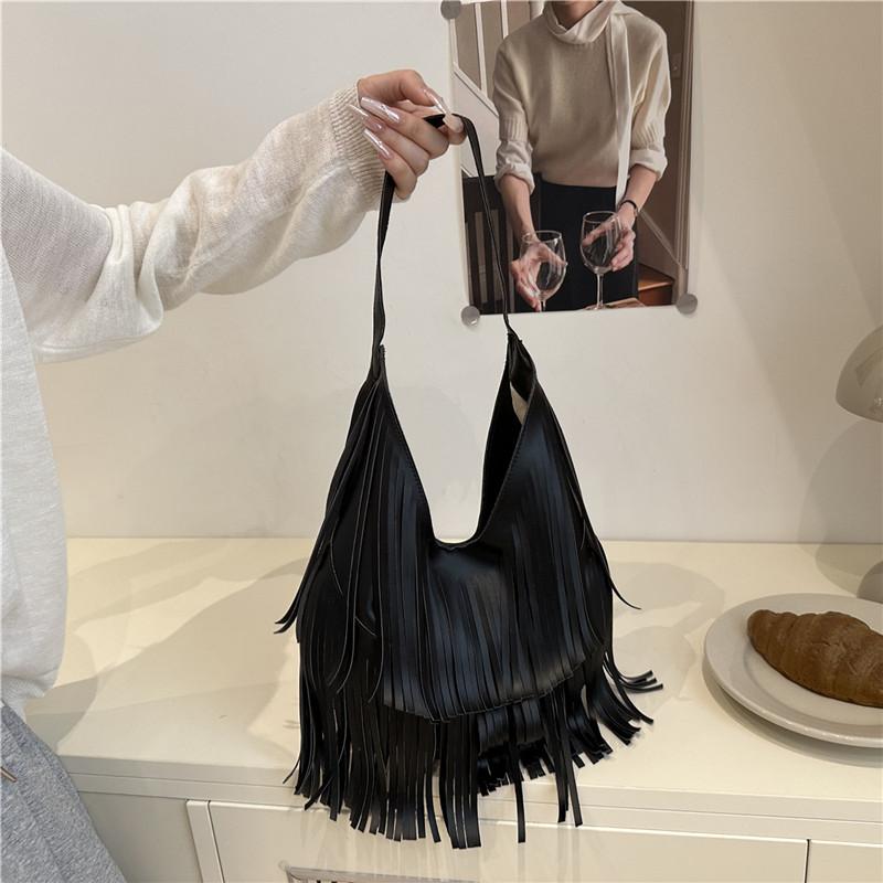 

Women Trendy Tassel Shoulder Bag Large Capacity Stylish Handbag Solid Color Vesatile Tote Handbag Travel Party Date Shoulder Bag чорний