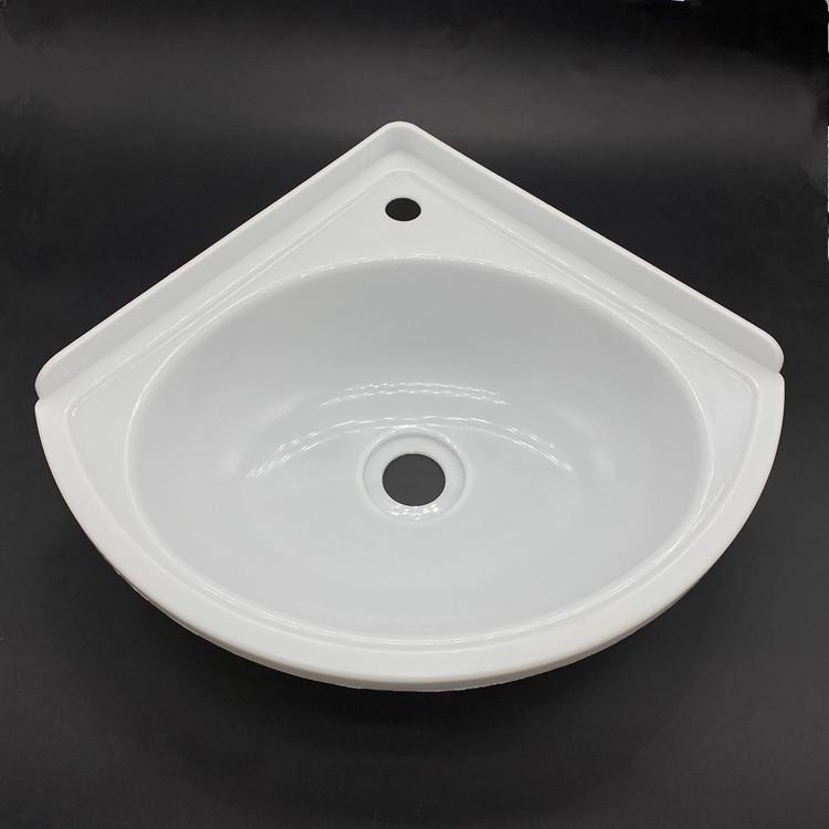 Kompaktní trojúhelníkové umyvadlo na rohové stěny pro malé prostory, byty nebo balkony