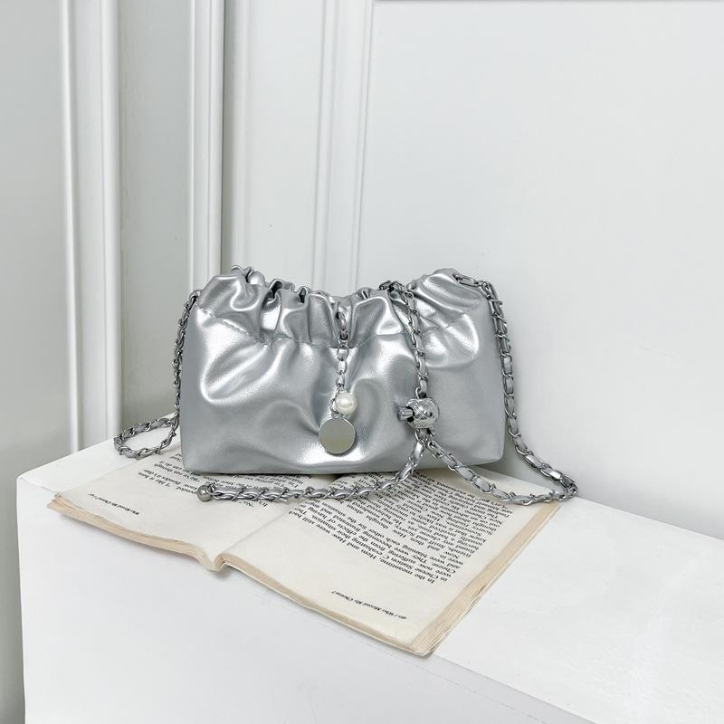 Borsa a Catena con Tracolla Pieghettata Trendy e Design Piccolo e di Nicchia.