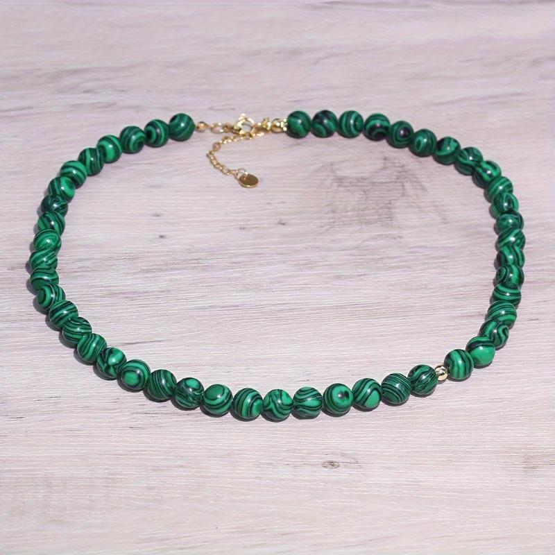 Малахитовое чокер-ожерелье с золотыми акцентами – Натуральный камень, Защитное украшение для женщин, Изящный бохо-подарок зелёный