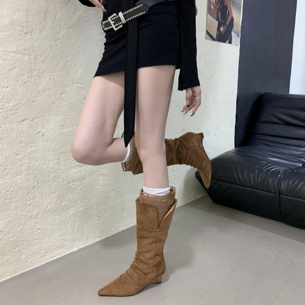 Autumn/Winter 2025 Vintage Lace-Trimmed Pointed Toe Ruched Cowboy Boots