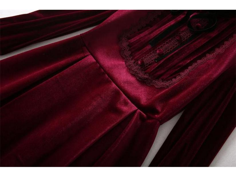 High-End Kveldsdrakt i Gullfløyel med Ståkrage og Lange Ermer