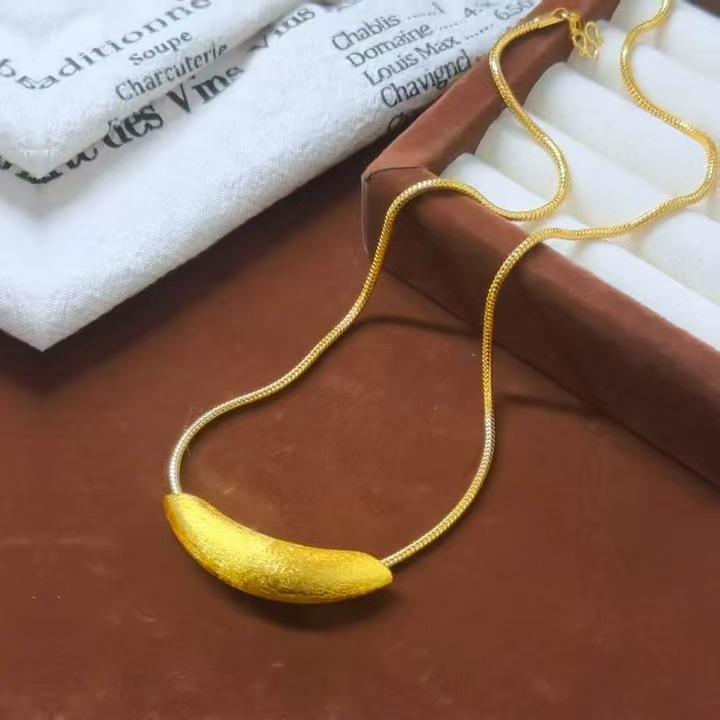 Vietnamese Gold Crescent Pendant Choker - Niche Design Gift for Girlfriend