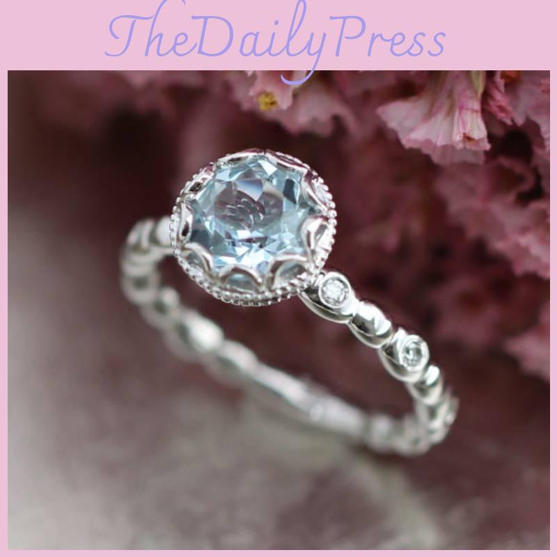 Exquisite Geometric Topaz Ring In Elegant Platinum Color For Women Ideal For Fashion Lovers