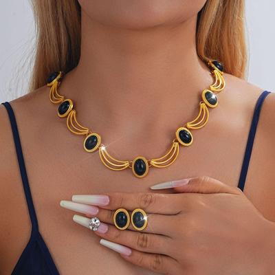 Französisches Retro-Hofstil-Damen-Ohrring- und Halsketten-Set mit europäischem Edelsteindesign Schlüsselbein-Kette