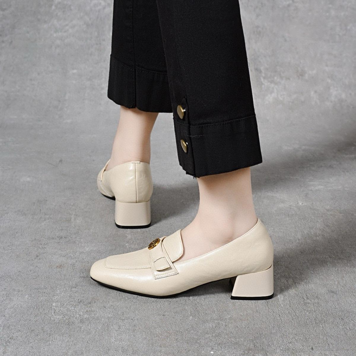 

Туфли-лодочки с квадратным носком и толстым каблуком, с открытым верхом, женские, весенне-летние, ретро, с цветочным узором, из маленькой кожи, удобные, на высоком каблуке, женская рабочая обувь 40 грязно-белый