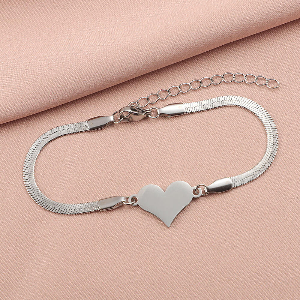 Hot Selling Stainless Steel Gold Plated Simple Heart Pendant Snake Bone Chain Bracelet Fashion Charm for Women