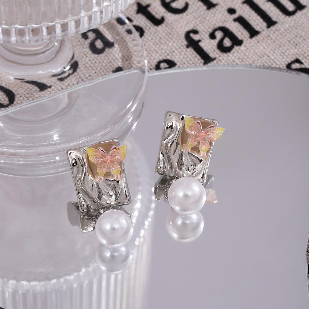 

Стильные серьги-бабочки с уникальным дизайном для женщин жёлтый