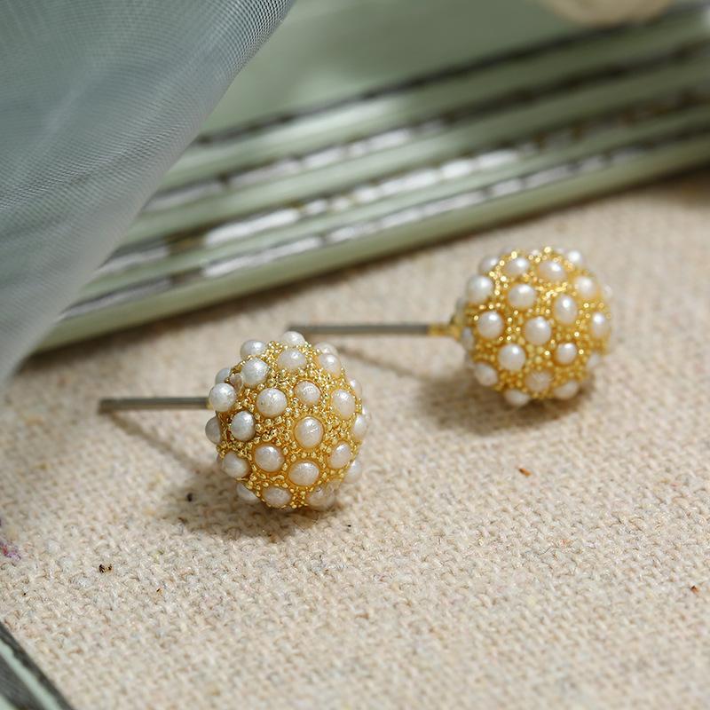Retro Baroque Pearl Stud Earrings Women's Versatile High-end French Earrings, Simple Temperament, Personalized Trendy Ear Jewelry