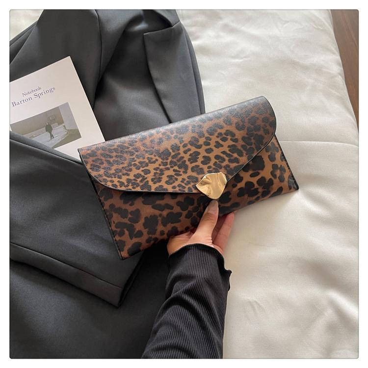 2025 autumn new personalized clutch bag envelope women s bag clutch bag leopard print personalized fashion temperament dinner bag 2648₽