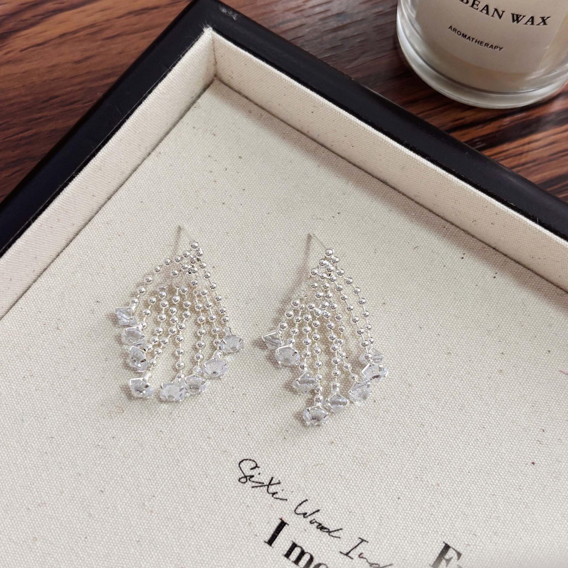 

Серьги с ромбовидным цирконом и бахромой, модные серьги с холодным стилем и темпераментом, нишевые универсальные серьги высокого класса