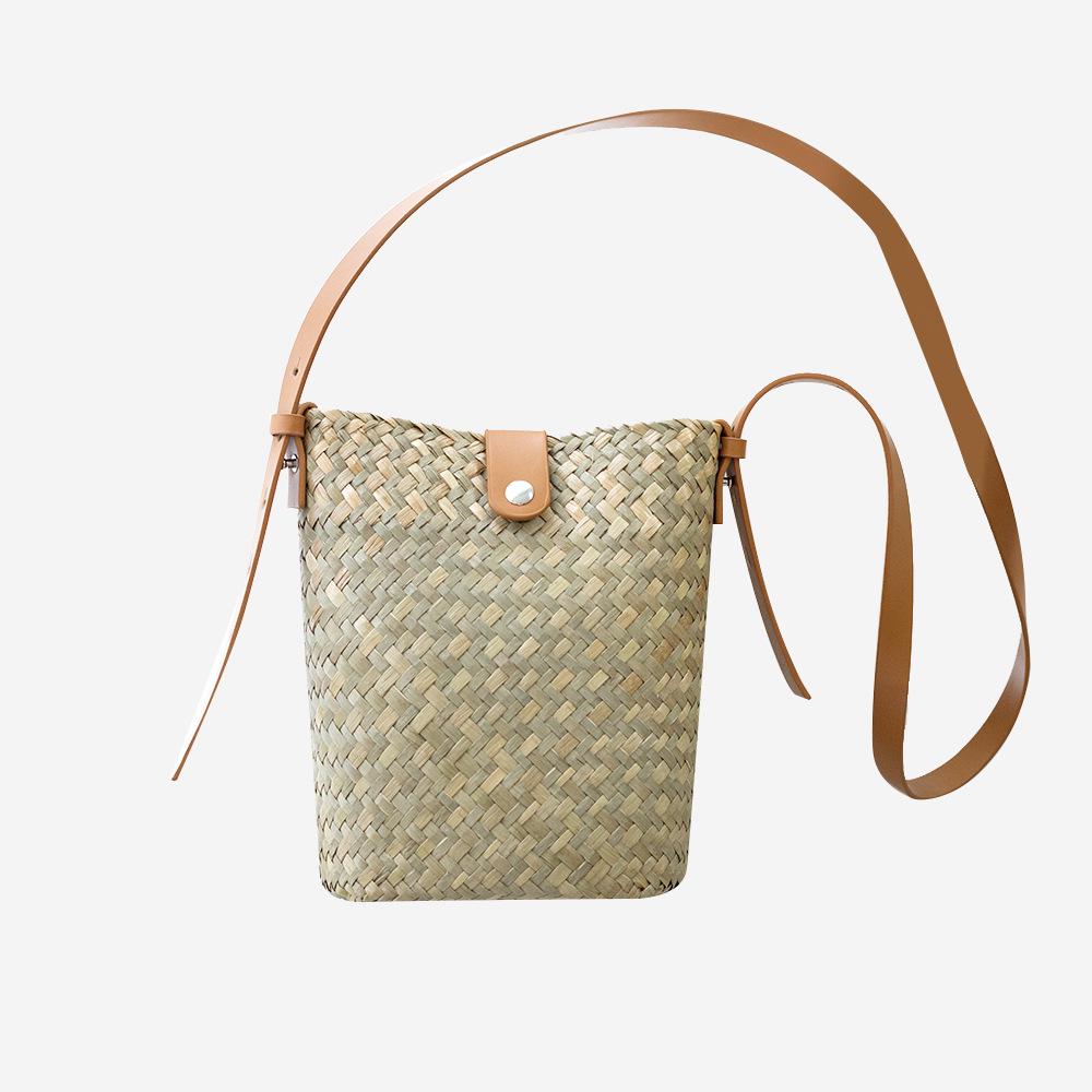 

Straw Woven Casual Shoulder Bag for Women – Crossbody Cell Phone Bag with Trendy, Handmade Design