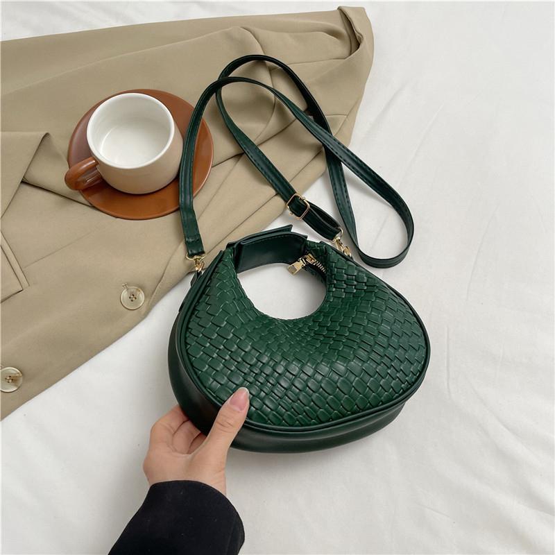 Women's Premium Shoulder Bag New Fashion Niche Design Messenger Bag Female Simple Style Female Woven Hobo Bag