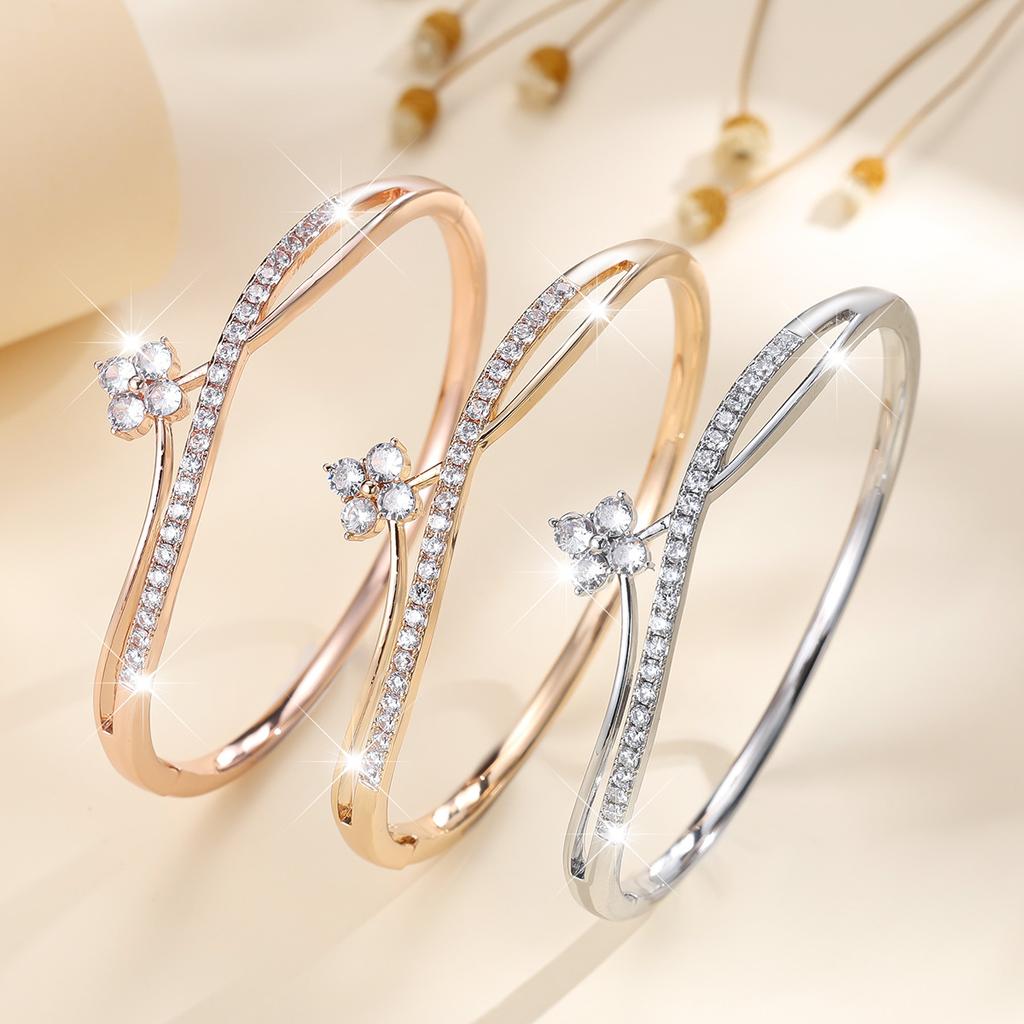 Fashionable Four-leaf Flower Fashion Light Luxury High-end Zirconium Versatile Niche Women's Bracelet Bracelet