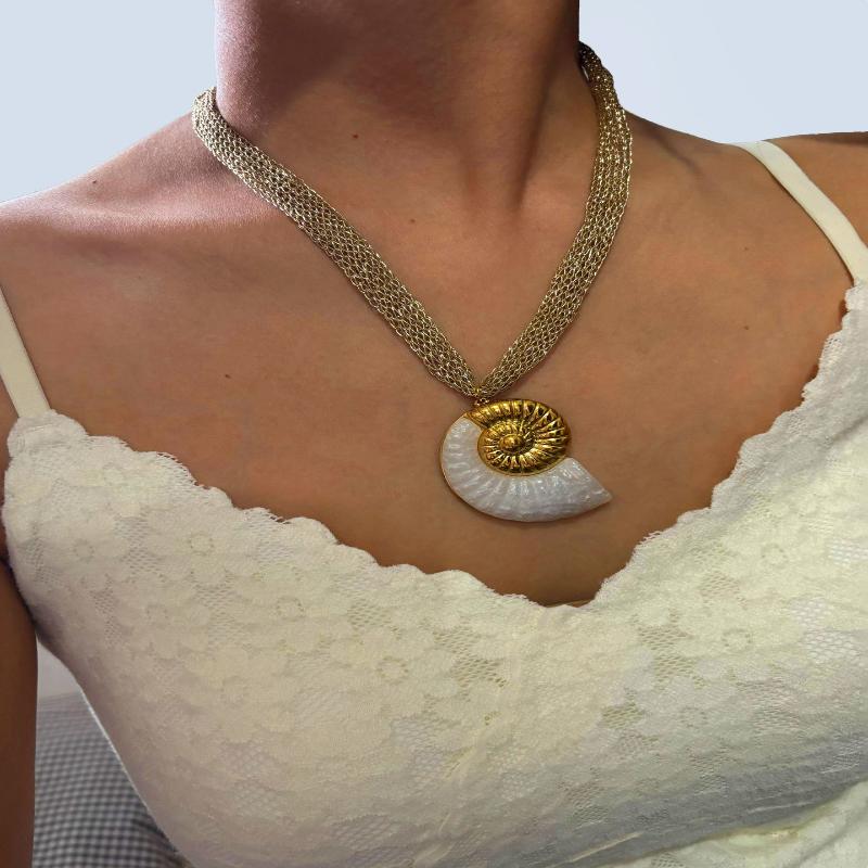 Stainless Steel Exaggerated White Resin Conch Leaf Sun Pendant Necklace For Women Trendy Knitted Mesh Belt Chain