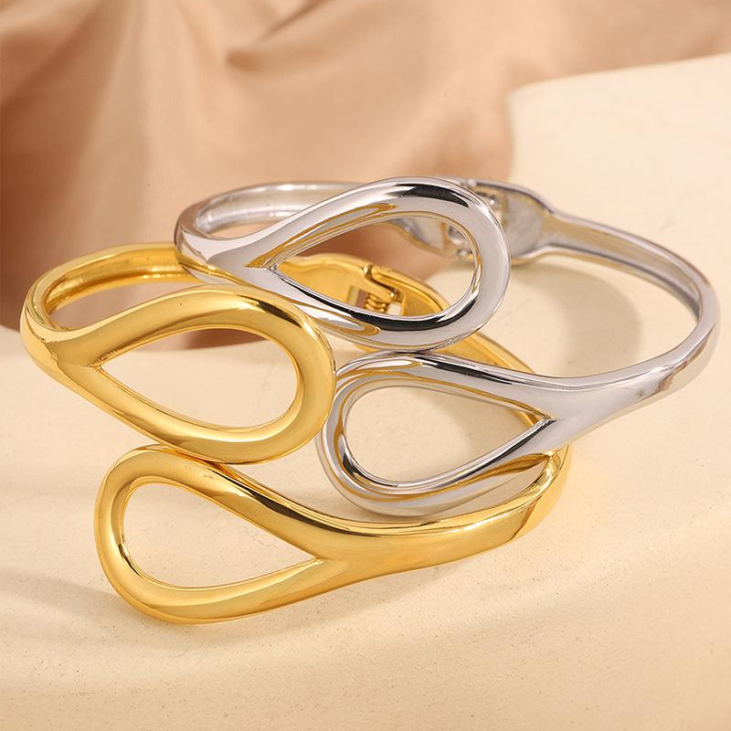 Stainless steel  women's simple fashion niche design hollow hug elastic opening texture  jewelry 