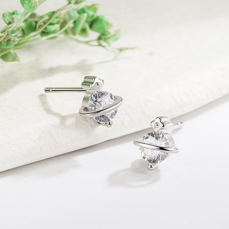 Boucles d'oreilles Mini Saturne Élégantes - Design de Planète Ultra-Petit, Style Coréen Polyvalent pour le Quotidien