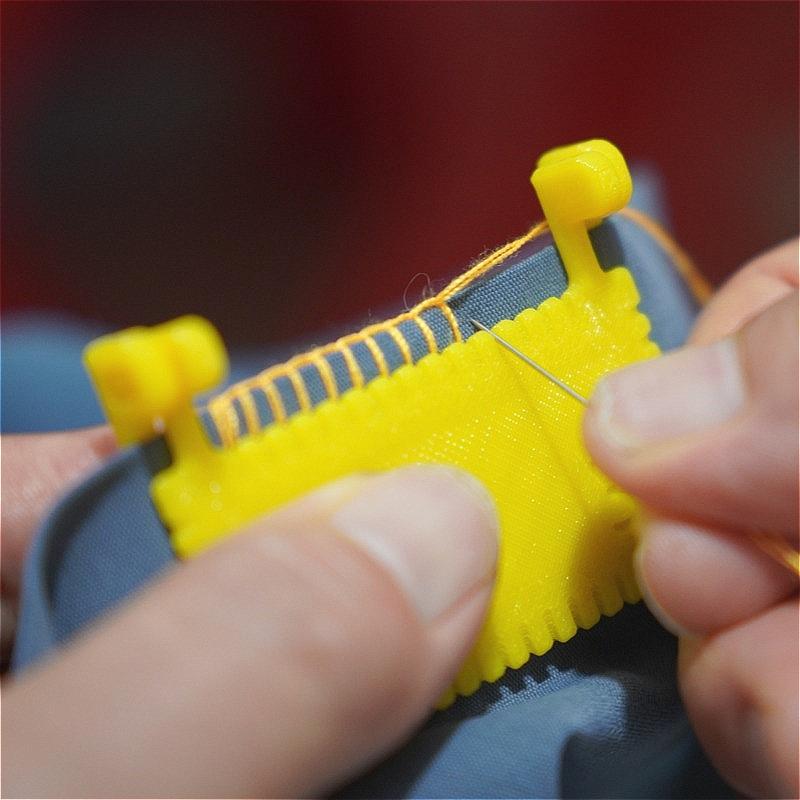 2-Piece Clip-on Sewing Tool - Durable Plastic Edge Lock Knitting Tool, Removable, Good Fixing, Hand Assist for the elderly,DIY Hand Sewing Accessories