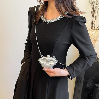 Cute Little Fragrant Style Personalized Metal Lips Mini Ladies Chain Small Square Bag 25 Summer New Shoulder Messenger Bag