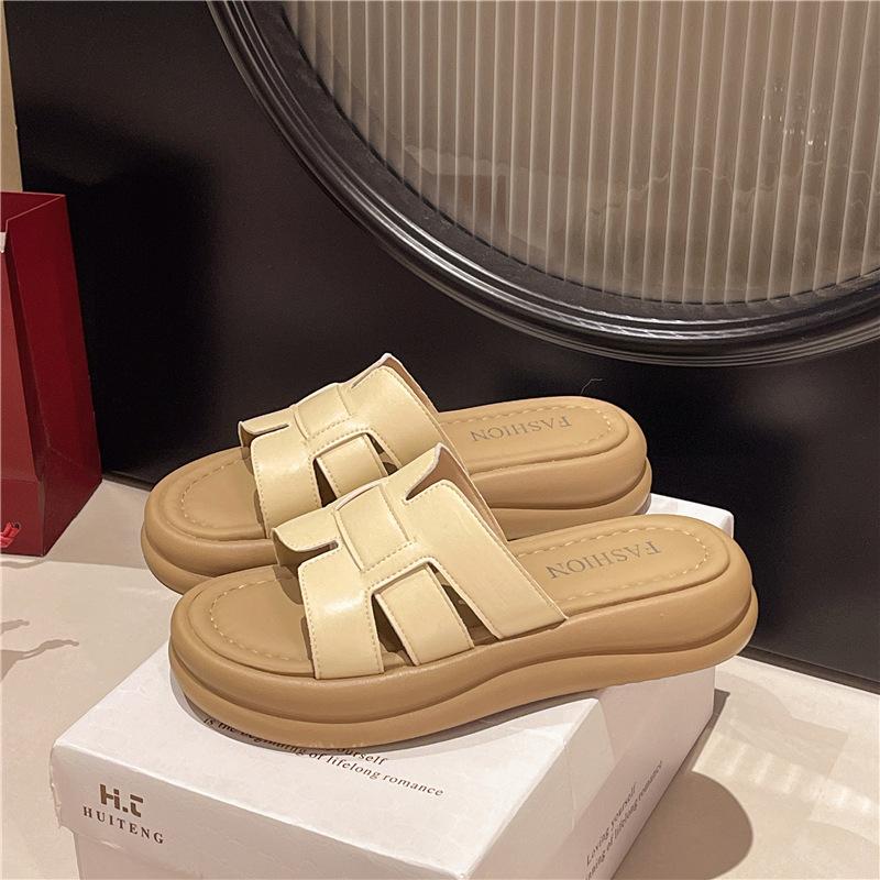 

Internet celebrity slippers women summer wear 2025 new thick bottom muffin heightened soft bottom H go out to wear cool slippers 40