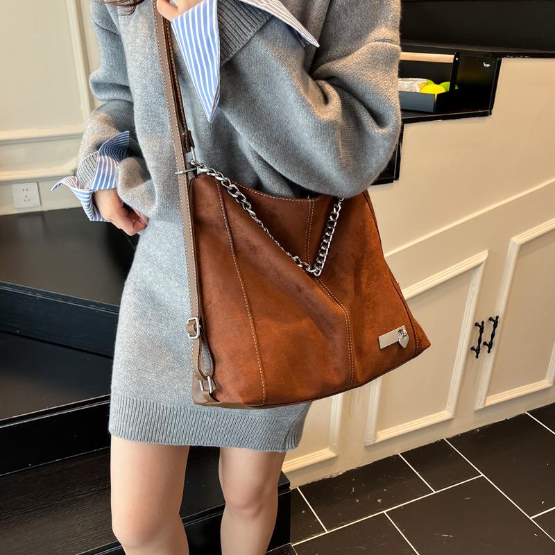 2025 Trendy Women's Large-Capacity Fashionable Tote: Commute & Crossbody Bag