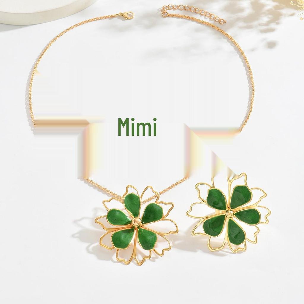 European-American Starfish Necklace & Earring Set: High-End Clavicle Chain, Light Luxury Vacation Style for Women.