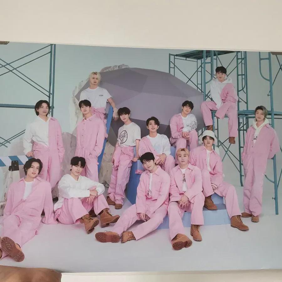 

Seventeen Премиум Фото