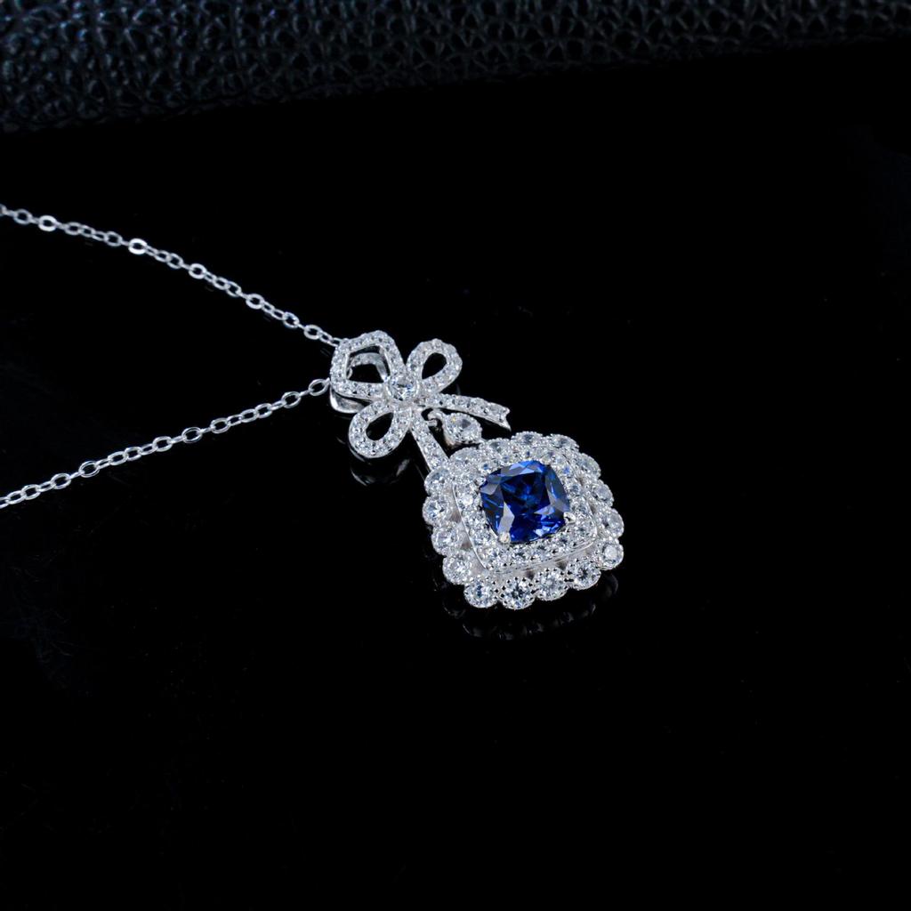 Zhou Hengfu Sapphire Bow Necklace: S925 Sterling Silver with Diamond Inlaid Luxury Square Sugar Pendant and Elegant Collarbone Chain.