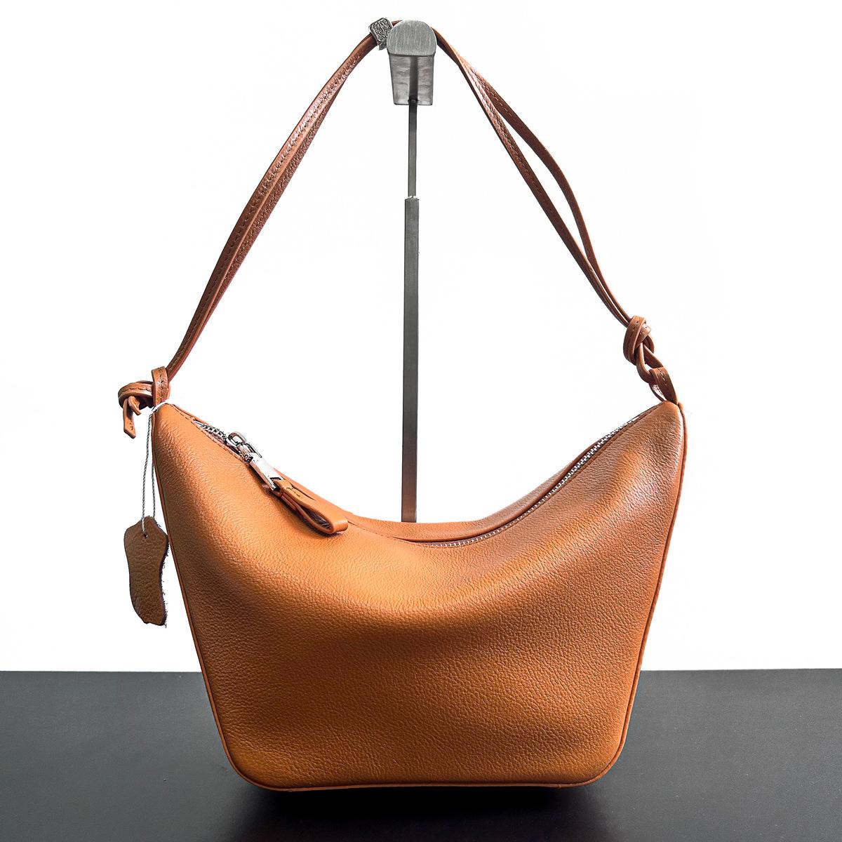 

Сумка Niche Design для женщин, новая большая вместимость, сумка на одно плечо, модная универсальная сумка-гамак 17x10x17cm коричневый