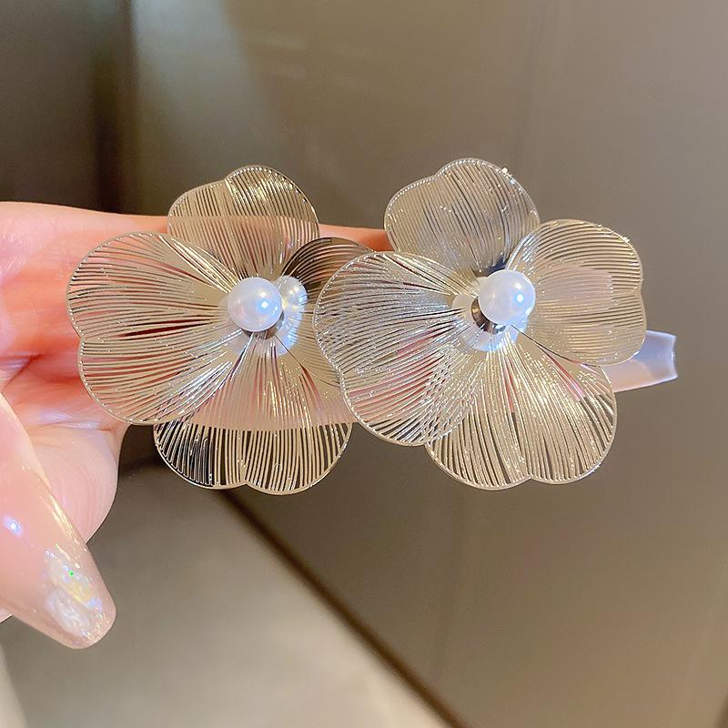 Exaggerated Metal Big Flowers Ginkgo Biloba Leaf Imitation Pearl Geometry Stud Earrings Personality Jewelry Girlfriend Gift