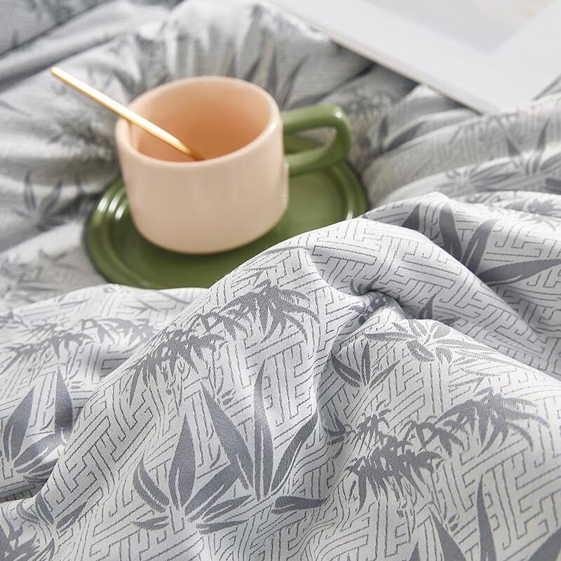 Donner Home Textiles Jacquard Quilt