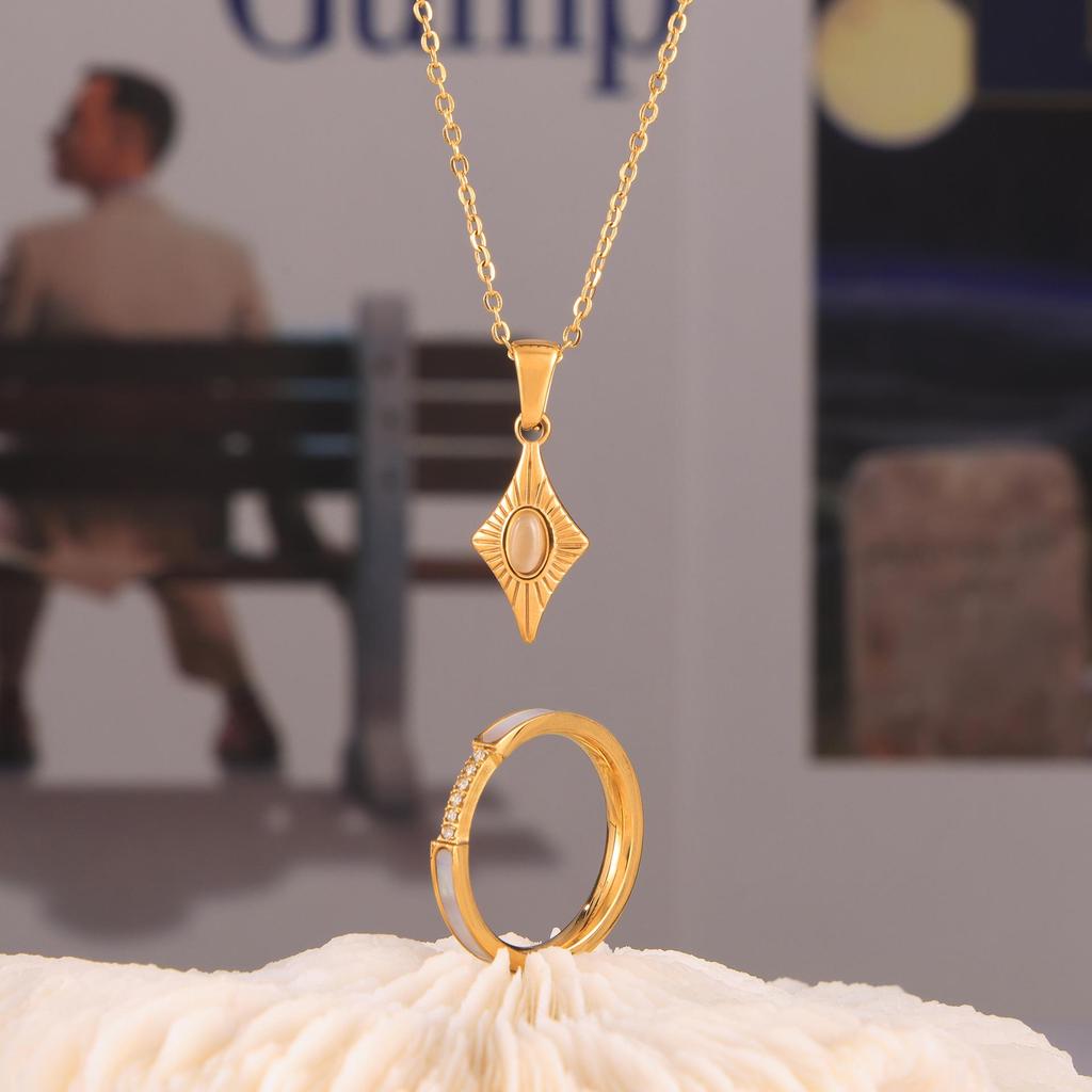 European & American Style Four-Pointed Star Cat's Eye Stone Pendant Necklace Set with Titanium Steel Clavicle Chain and Seashell Ring