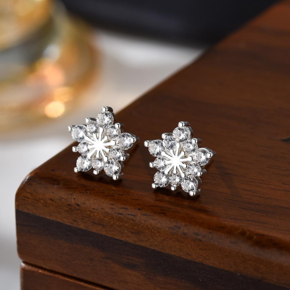 Luxury Crystal Flower Stud Earrings For Women White CZ Stone Romantic Snowflake Shaped Earrings Jewelry Gift Accessories