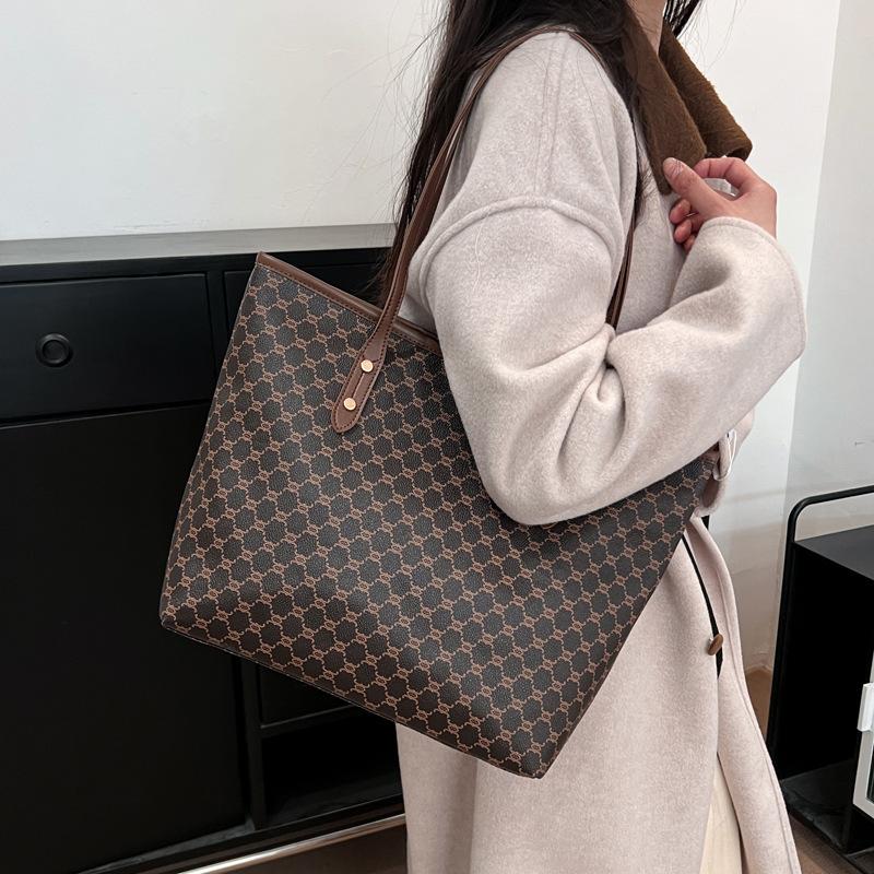 Premium Big Bag 2025 New Trendy Light Luxury Women's Bag Shoulder Bag Large Capacity Commuting Versatile Fashion Tote Bag