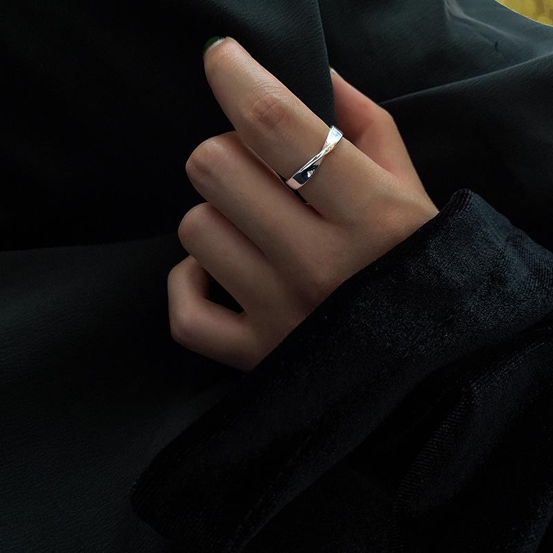 Trendy Minimalist Korean Vintage Stacking Rings for Women - Influencer-Approved Light Luxury Style.