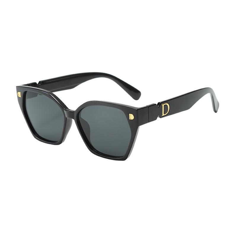 Retro Square Sunglasses with Letter D Design - Unisex Fashion for Driving and Street Photography