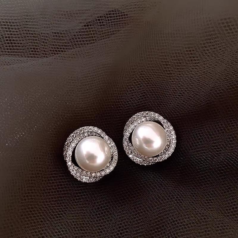 S925 Silver Pearl Stud Earrings - Women's Stylish 2023 Trend
