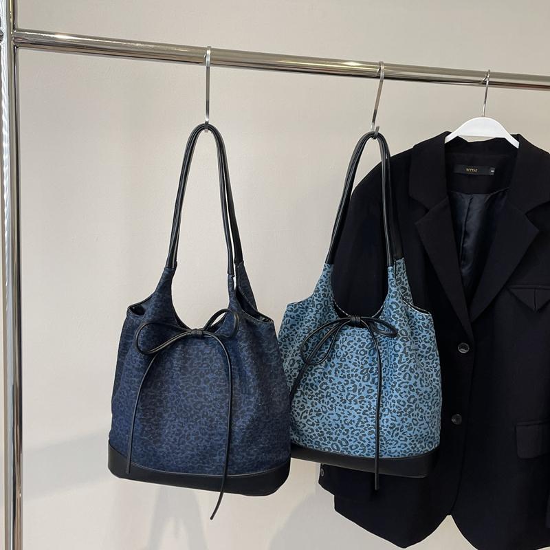 Сумка-тоут с леопардовым принтом — фото 6