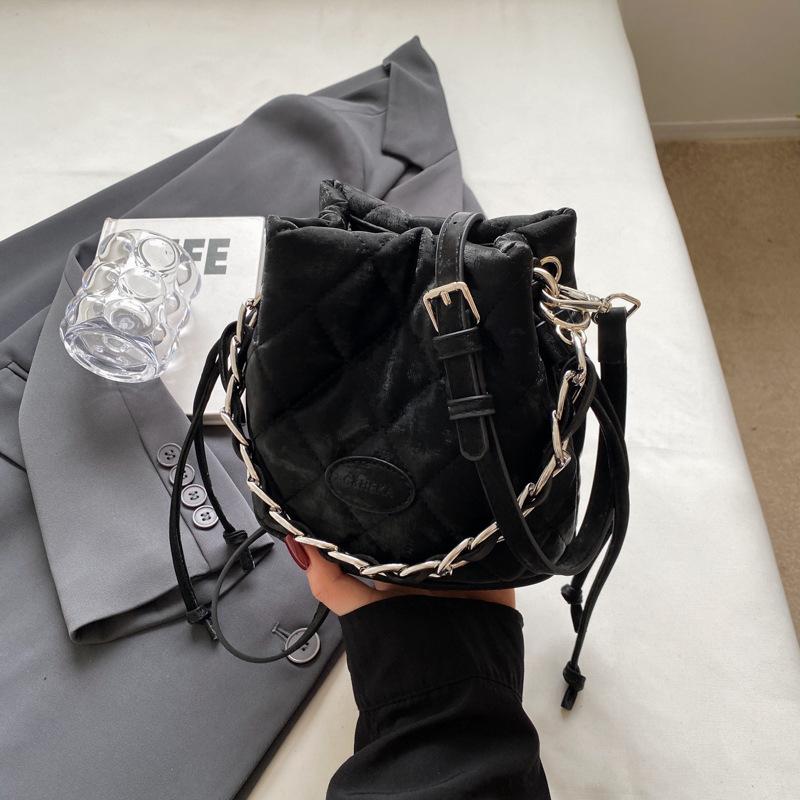 Rhombus chain women's bag new simple texture portable bucket bag niche versatile shoulder messenger bag
