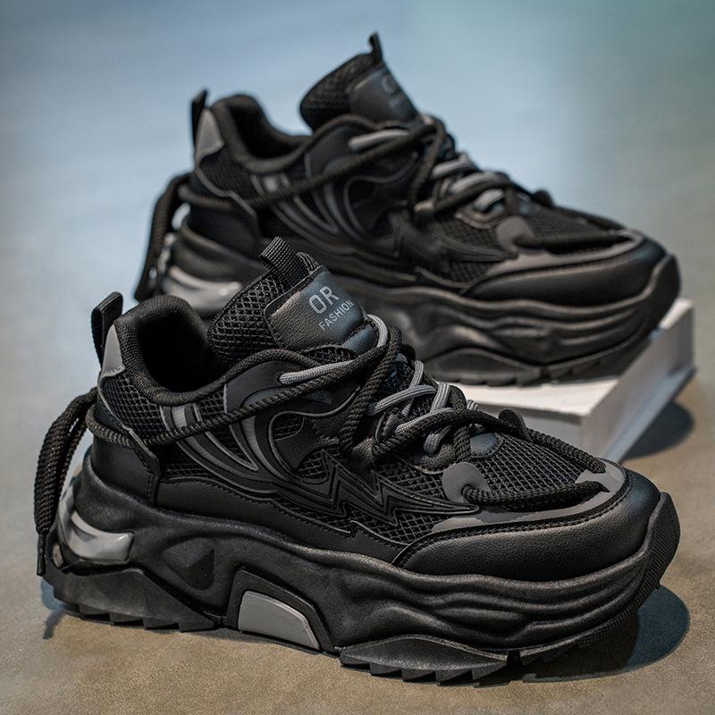 Men's shoes 2025 new summer mesh breathable soft-soled sports and leisure shoes, teenagers heightening thick-soled dad trendy shoes