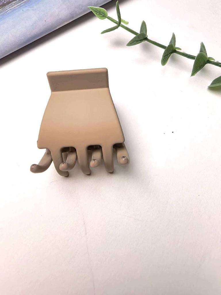 4cm Frosted Milk Coffee Hair Claw Clip for Women’s Updo – Small, Simple, Shark Design