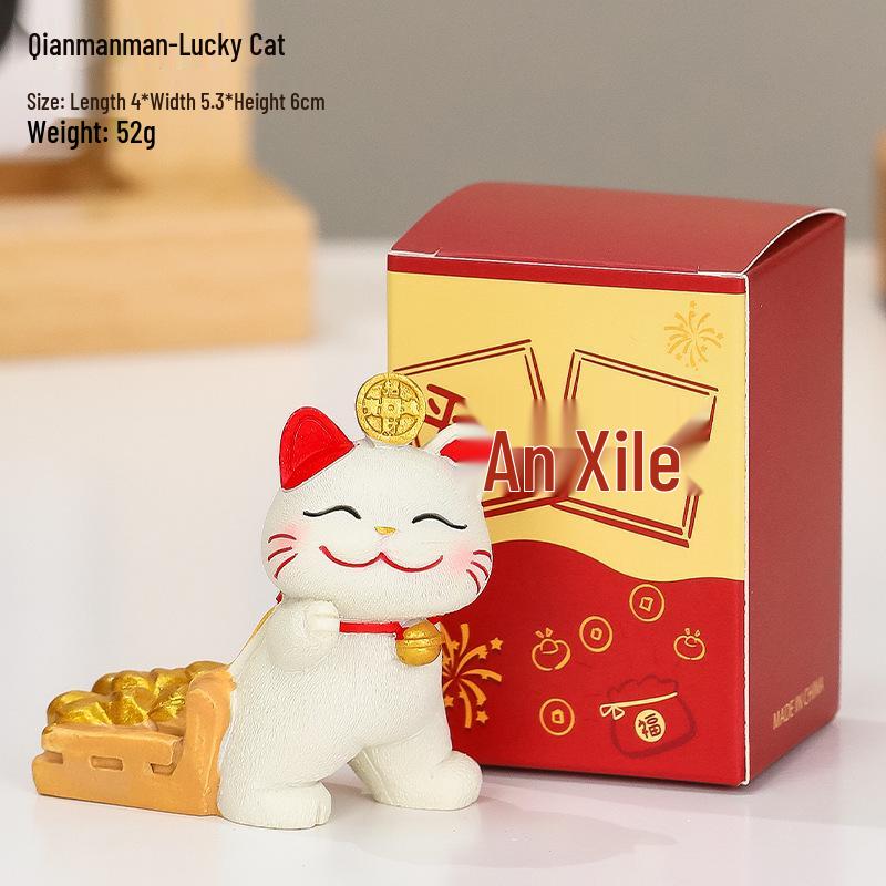 Handmade Resin Lucky Cat Figurine: Cute Desk Decoration and Creative Office Gift 2025