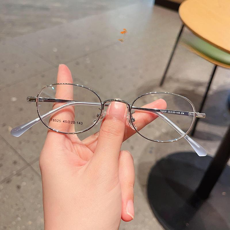 

Сверхлегкая овальная маленькая оправа для очков Xiaohongshu, интернет-знаменитости, интернет-знаменитости, литературная ретро, ​​простая стильная двухцветная оправа для очков с гальваническим покрытием