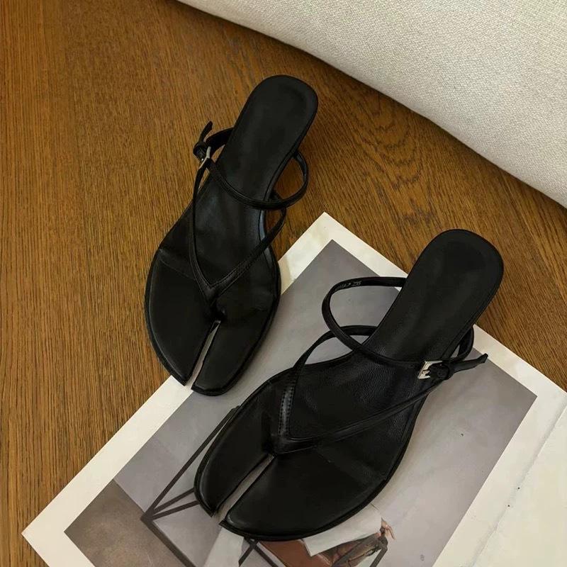 

Genuine leather niche split-toe thin strap foot herringbone sandals women s spring and summer 2025 fashion beach low-heeled cool slippers 40 чёрный