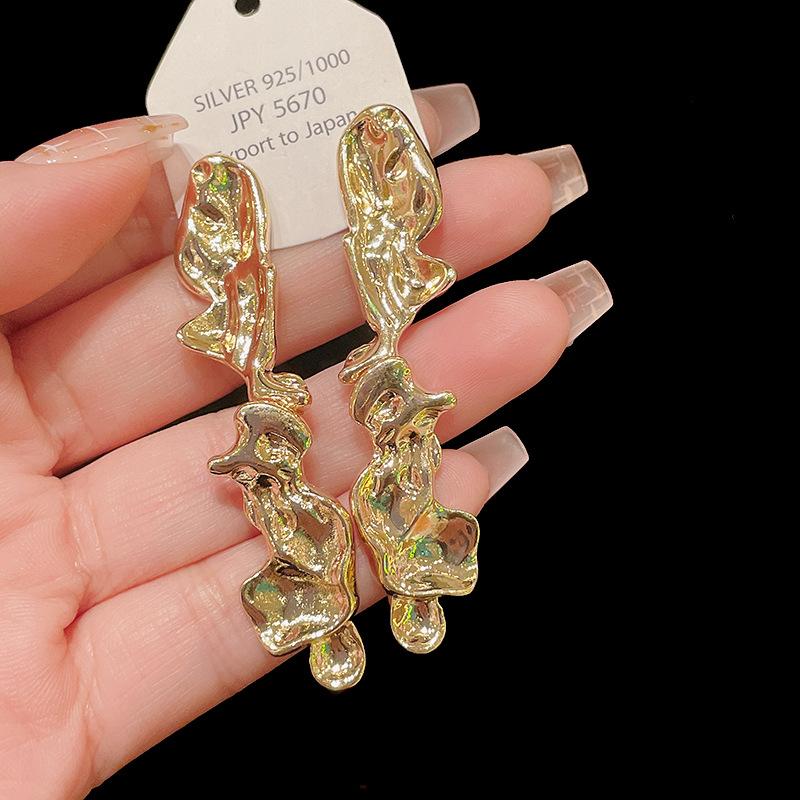 

Silver needle metal irregular fringed earrings, European and American exaggerated cold wind studs, niche design earrings, women