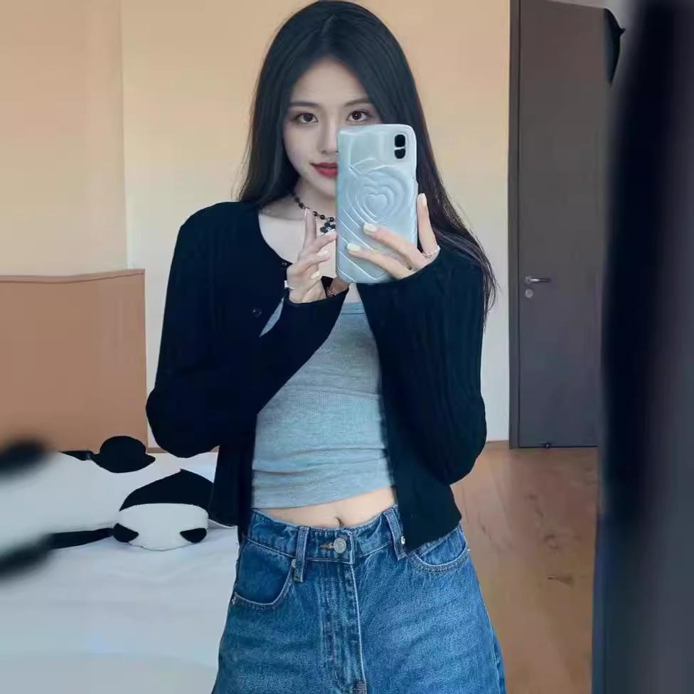 Dámský tílko/vesta na jaro/léto 2024: Horký styl s prsními vycpávkami a bočním krytím - Design Slim Fit