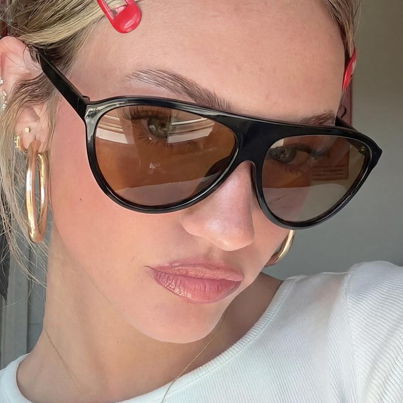 Retro Pilot Style Sunglasses for Men Women UV400 Protection Black Frame Brown Lens Fashion Shades for Driving Outdoor Activities
