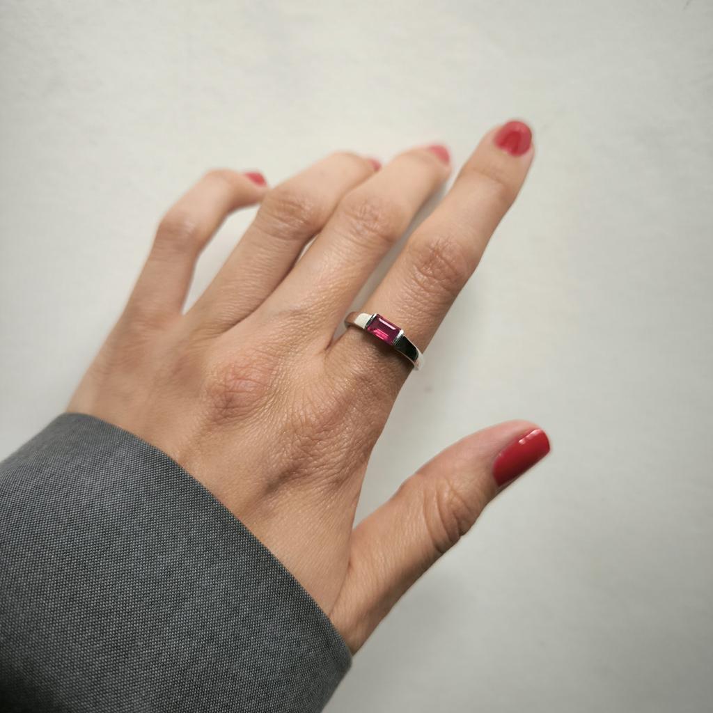 Серебряное кольцо с натуральным рубином 0.813ct, вес изделия 2,26 гр (2213260)